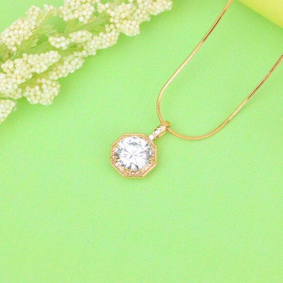 "Gold-Plated White Pendant Necklace with Sparkling Center Stone, XPPT1393 - Picture 12 of 13